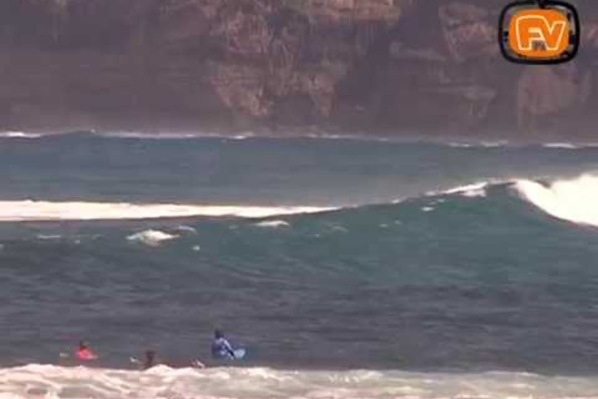 Canary surf competition reef break