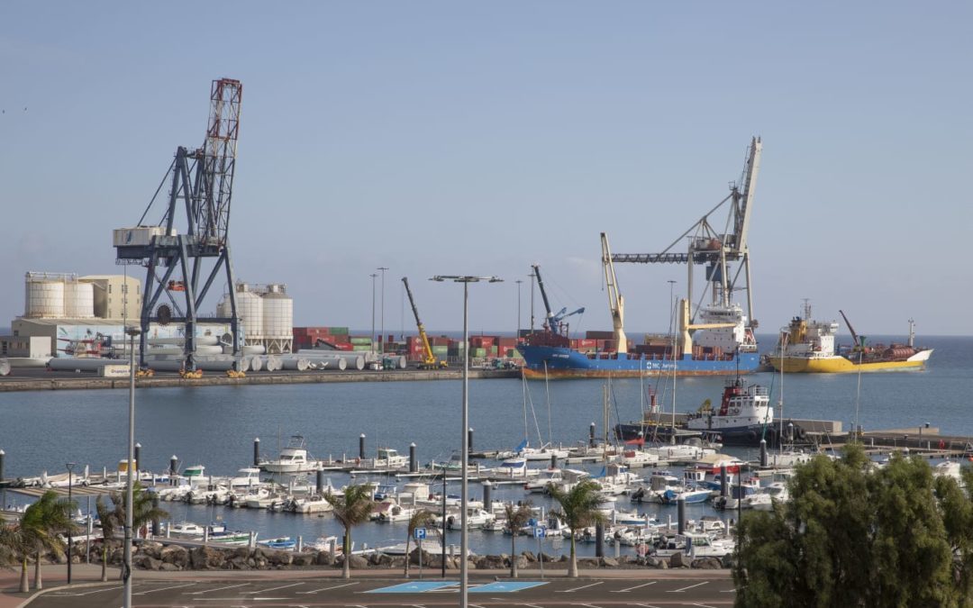 Puerto del Rosario solicita garantías para la conectividad marítima entre Canarias y la Península